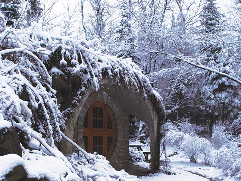 L'une des deux maisons de Hobbit chez Entre Cimes et Racines